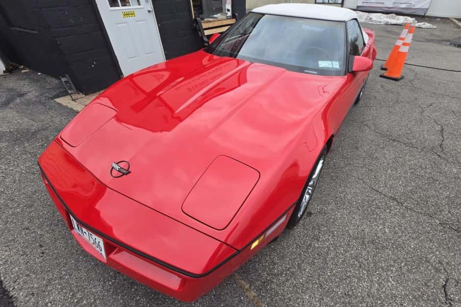 1990 Chevrolet Corvette C4 Convertible (1986-1991) sold for $9,500