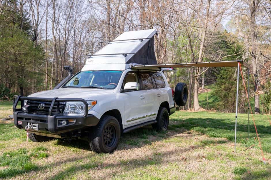 2014 Toyota Land Cruiser 200-Series sold for $23,456