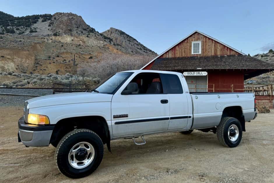 2001 Dodge Ram HD (1994-2002) sold for $13,750