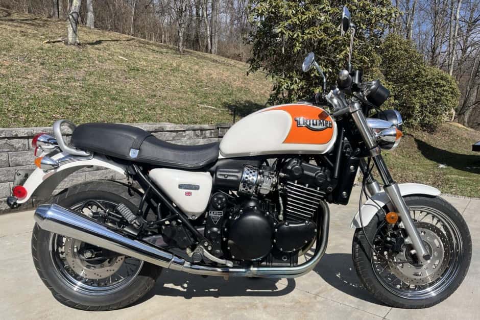 2000 Triumph Thunderbird 900 sold for $3,950