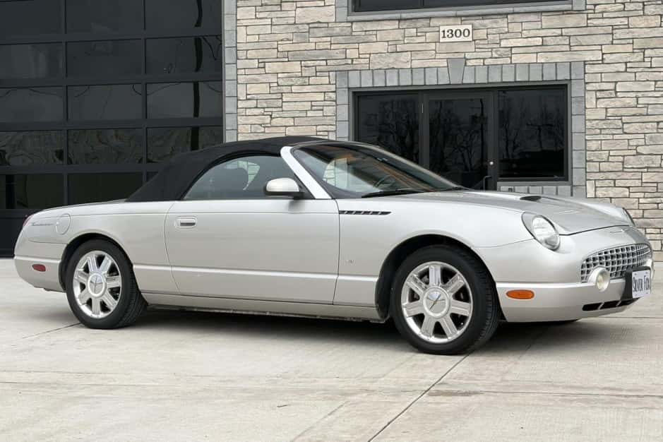 2004 Ford Thunderbird (2002-2005) sold for $4,350