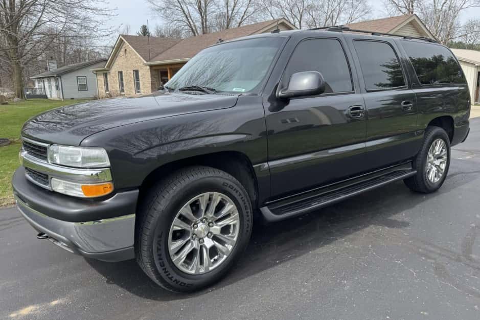 2003 Chevrolet Suburban (GMT800 2000-2006) sold for $16,750