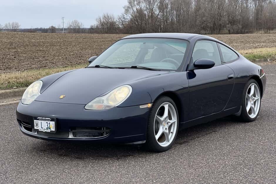 2000 Porsche 996 911 Carrera sold for $31,000