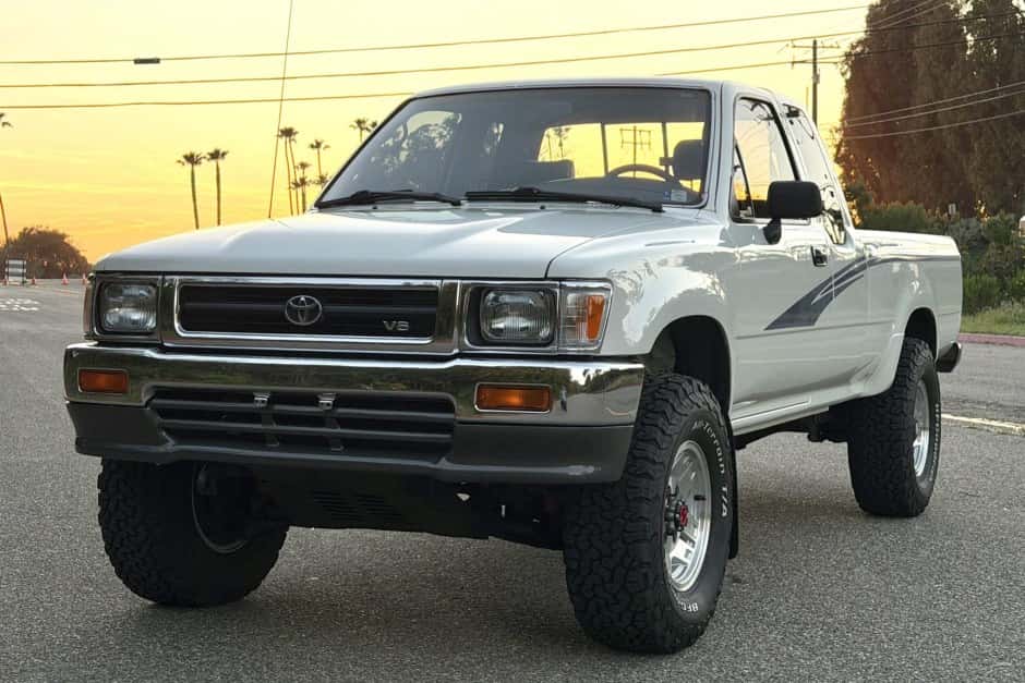 1993 Toyota Pickup (N80/90/100/110 1989-1997) sold for $26,000