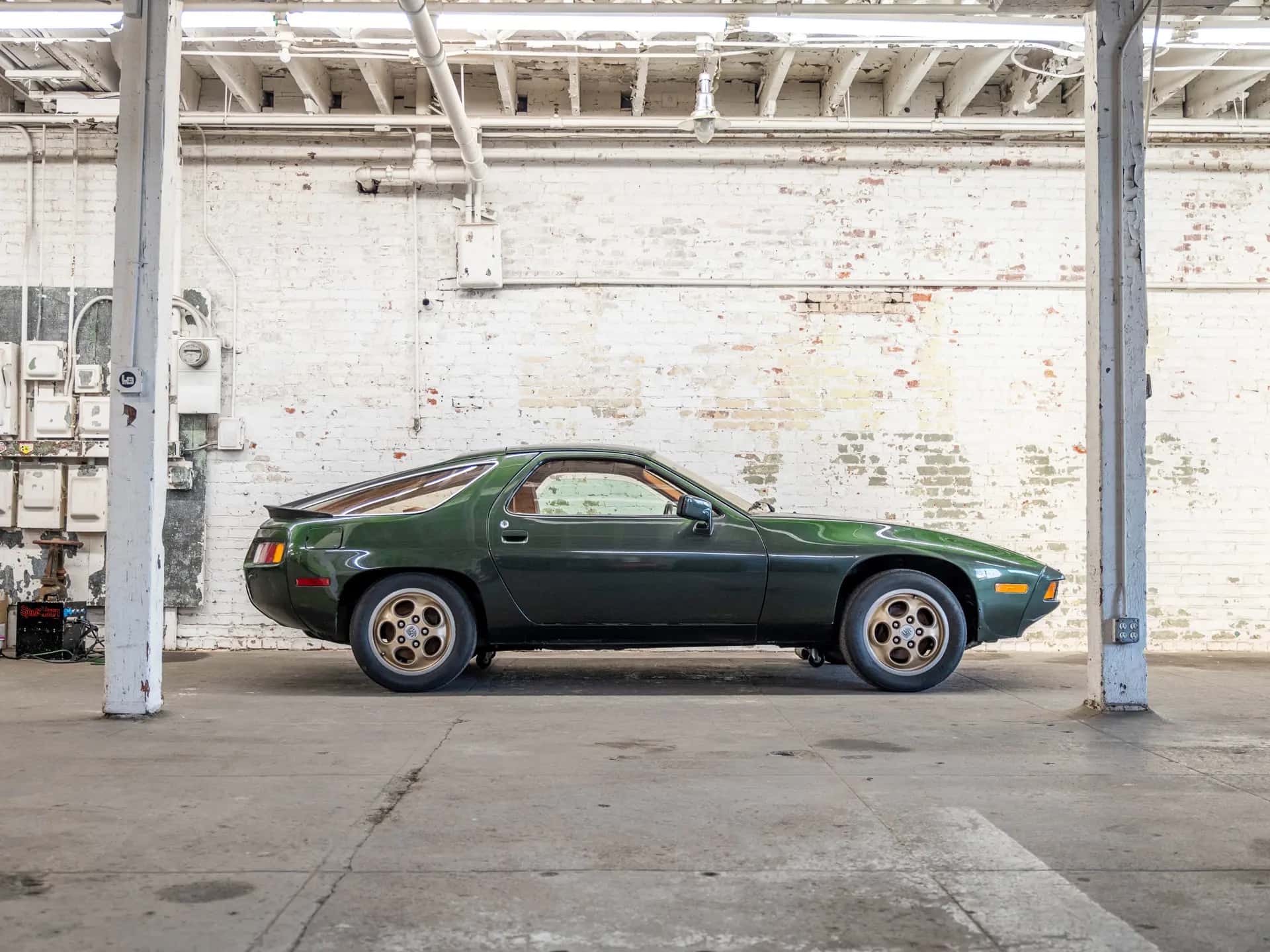 1978 Porsche 928 sold for $30,800