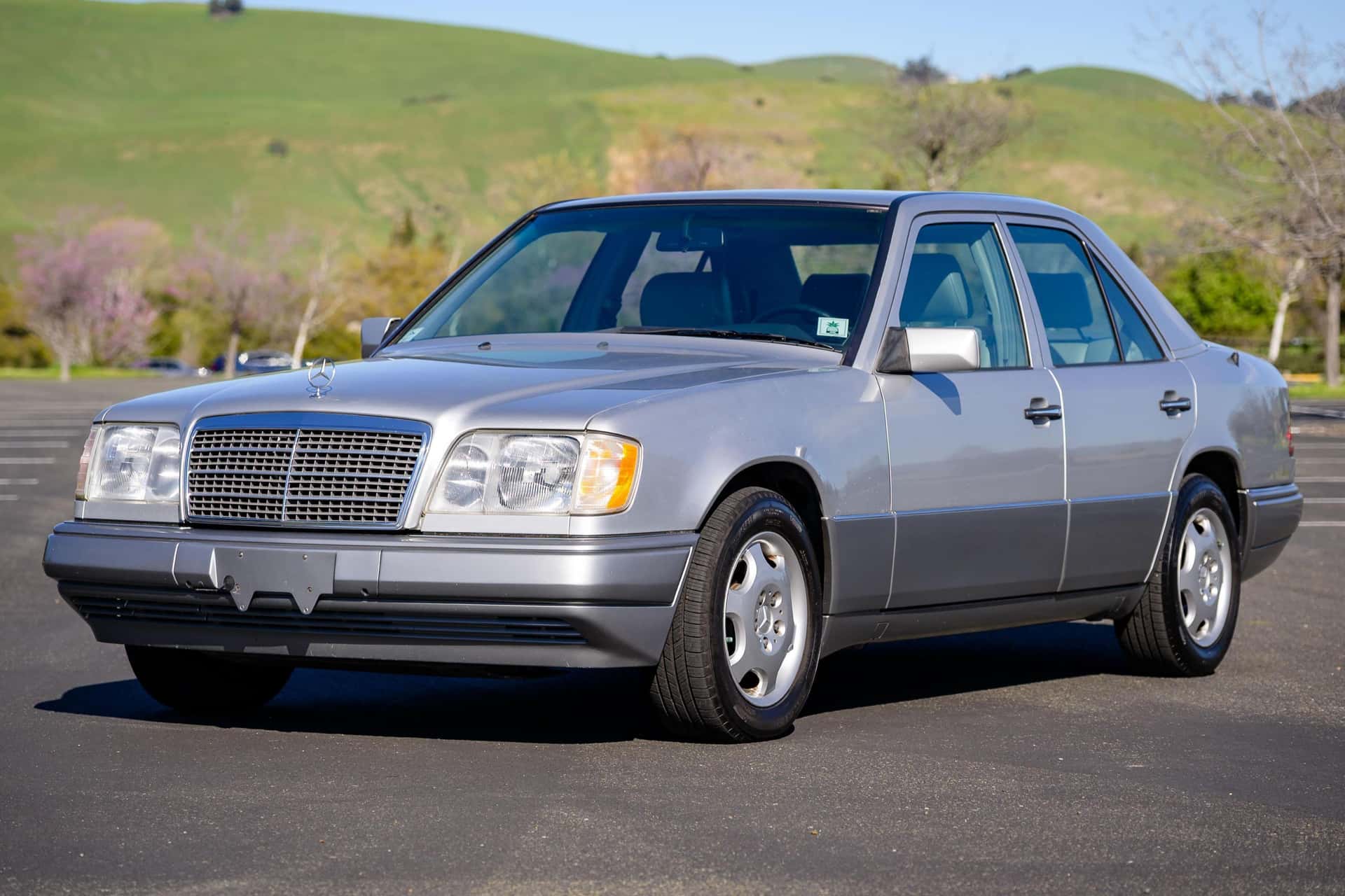1995 Mercedes-Benz E-Class sold for $14,000