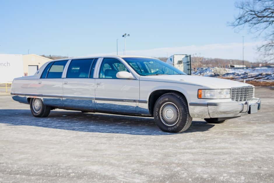 1995 Cadillac Fleetwood 1985-1996 sold for $6,524