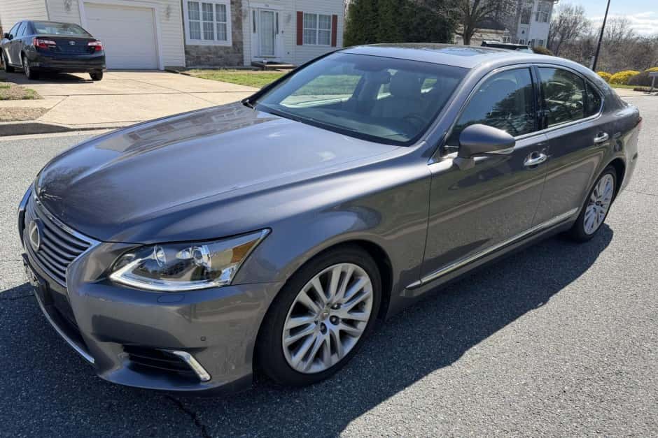 2013 Lexus LS Sedan sold for $15,000