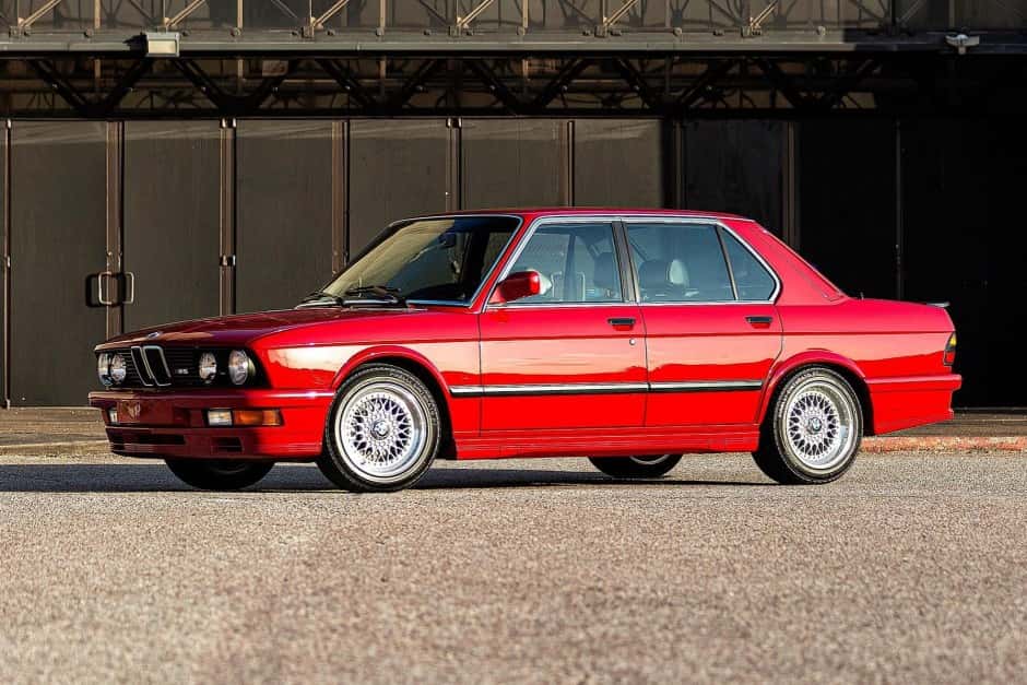 1986 BMW E28 M5 sold for $126,000