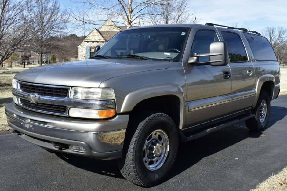 2001 Chevrolet Suburban (GMT800 2000-2006) sold for $11,000