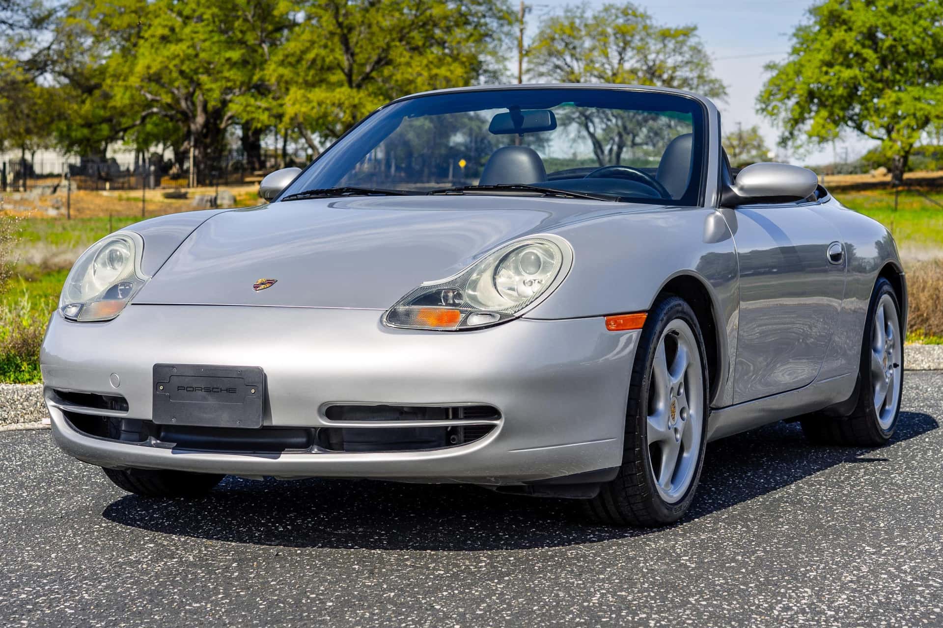 2001 Porsche 996 911 sold for $25,000