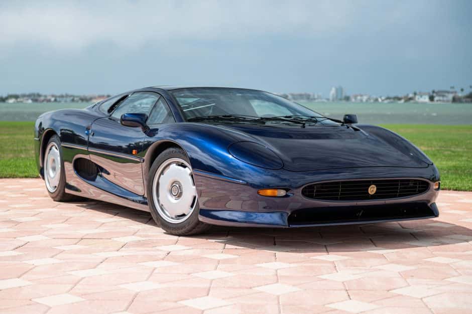 1993 Jaguar XJ220 sold for $573,001