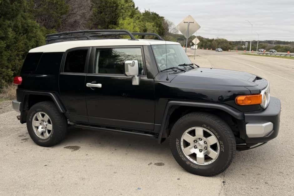 2007 Toyota FJ Cruiser sold for $25,000