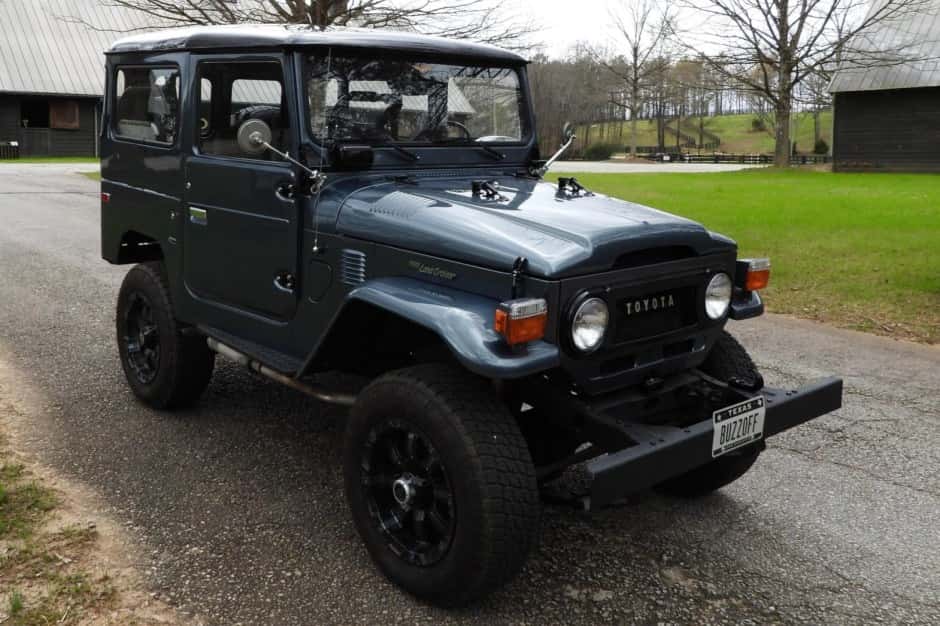 1976 Toyota Land Cruiser FJ40 sold for $24,111