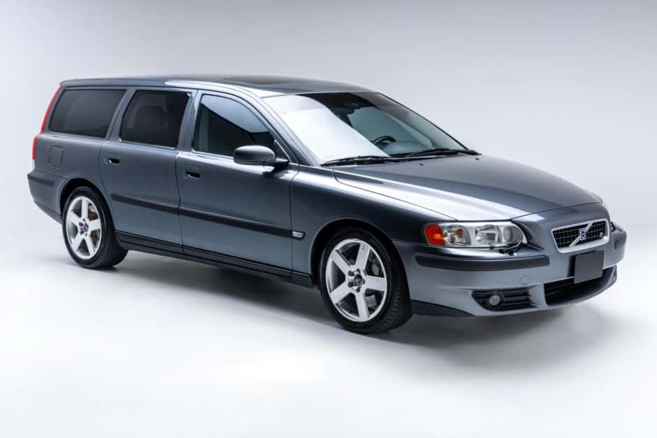 2004 Volvo V70R sold for $30,500