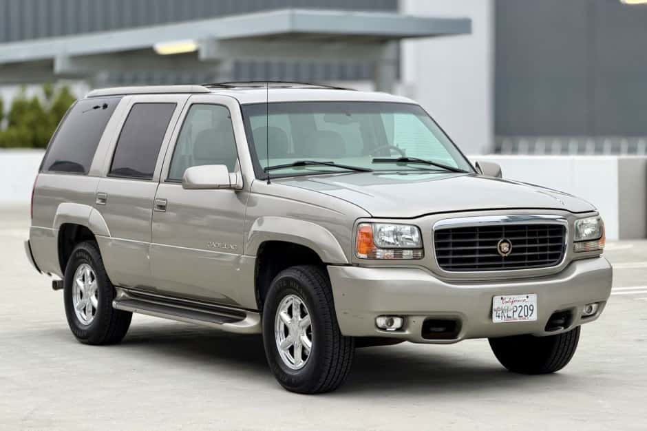 2000 Cadillac Escalade GMT400 (1999-2000) sold for $9,700