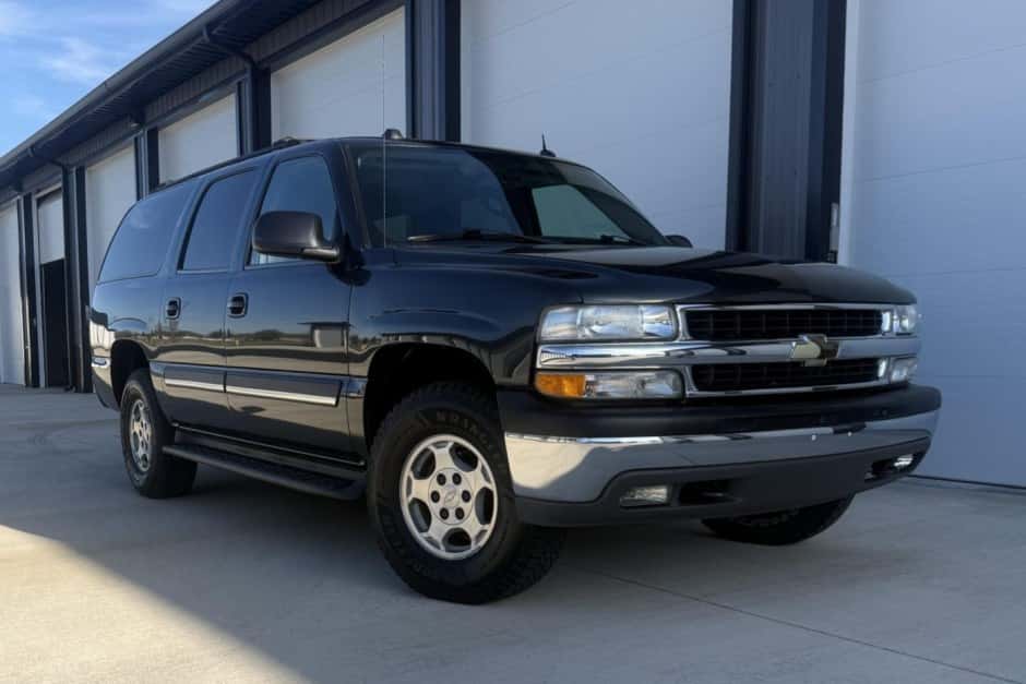 2004 Chevrolet Suburban (GMT800 2000-2006) sold for $18,000