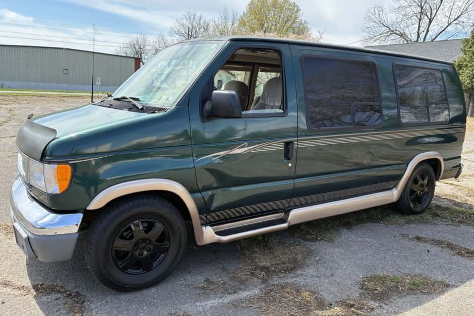 2000 Ford Econoline Van sold for $5,255