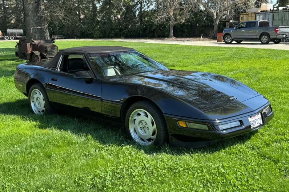 1992 Chevrolet Corvette C4 Convertible (1992-1996) sold for $15,000