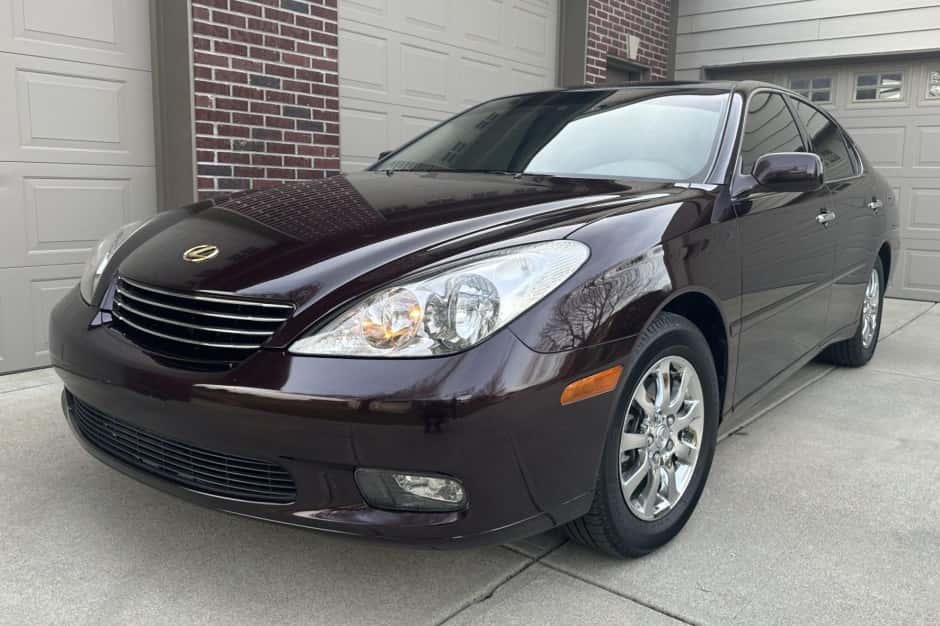 2003 Lexus ES sold for $11,300