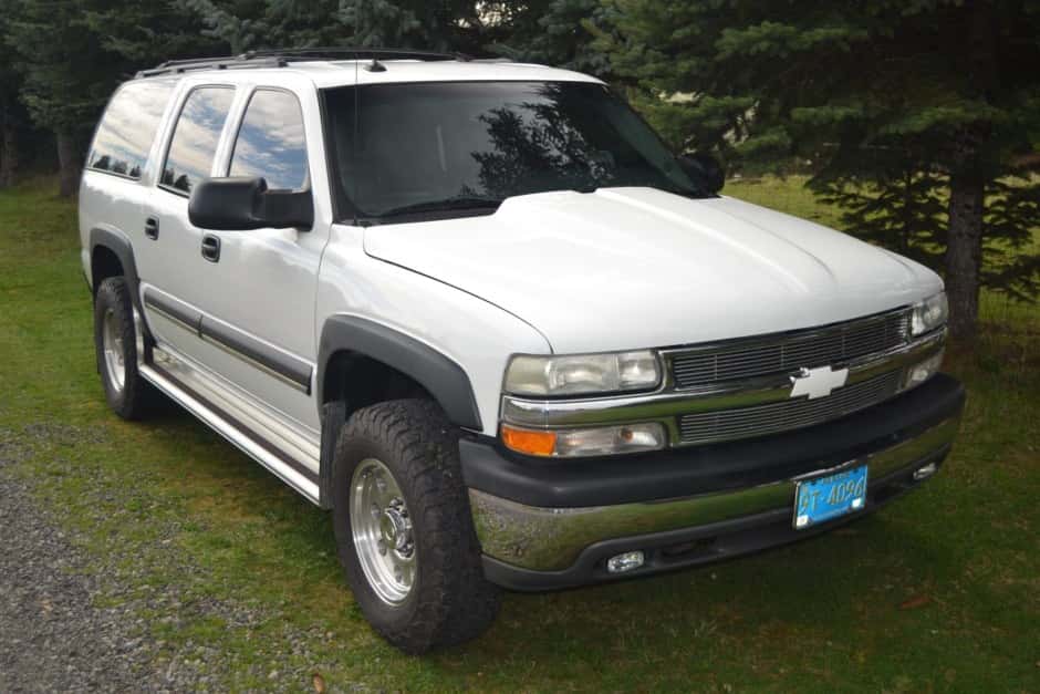 2003 Chevrolet Suburban (GMT800 2000-2006) sold for $8,850