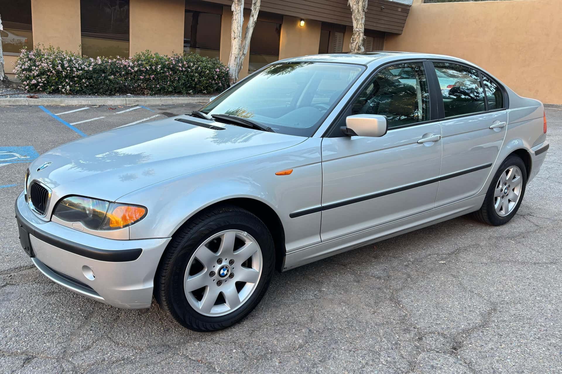 2002 BMW 3 Series sold for $10,000