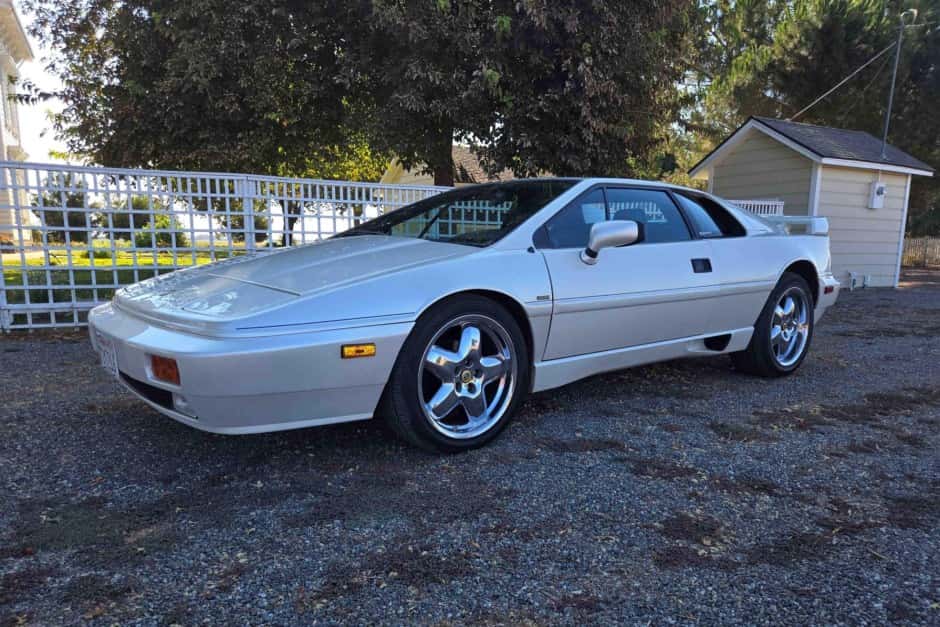 1988 Lotus Esprit sold for $35,000
