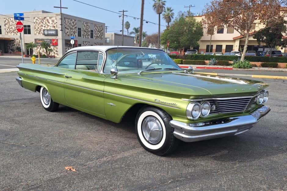 1960 Pontiac Bonneville sold for $26,000