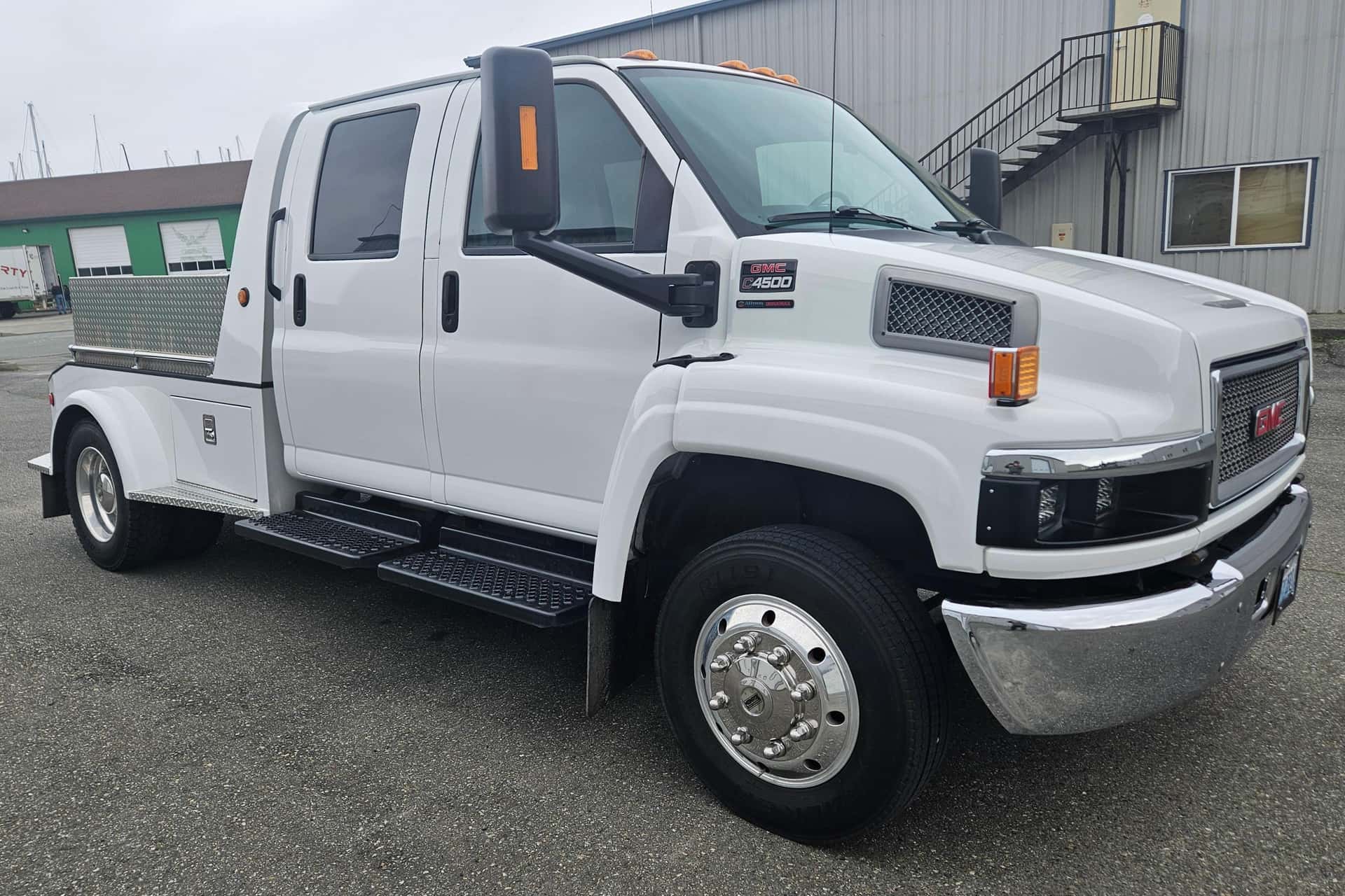 2005 GMC TopKick sold for $18,500
