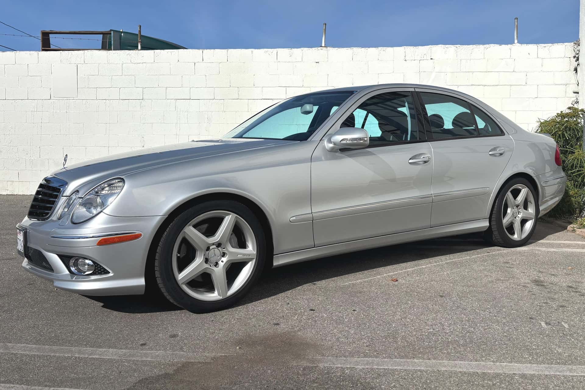 2009 Mercedes-Benz E-Class sold for $10,900