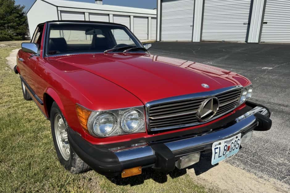 1983 Mercedes-Benz R107 SL sold for $7,001