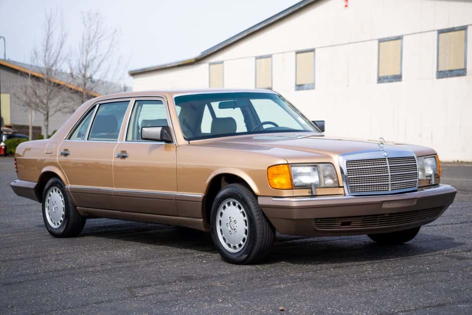1987 Mercedes-Benz W126 S-Class sold for $10,100