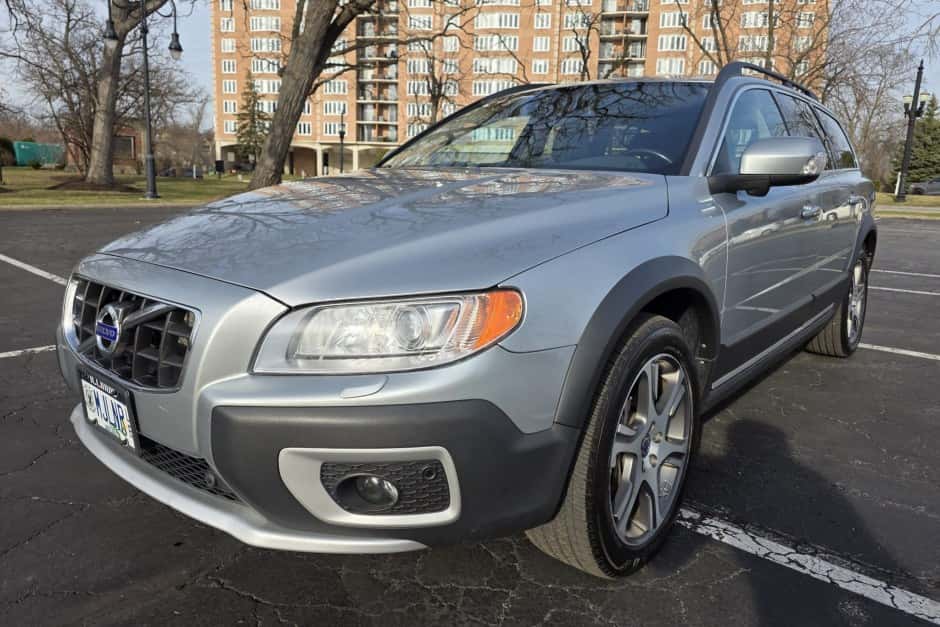 2013 Volvo XC70 sold for $11,500