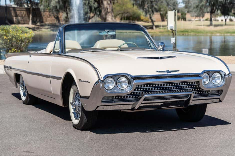 1962 Ford Thunderbird (1961-1963) sold for $39,000