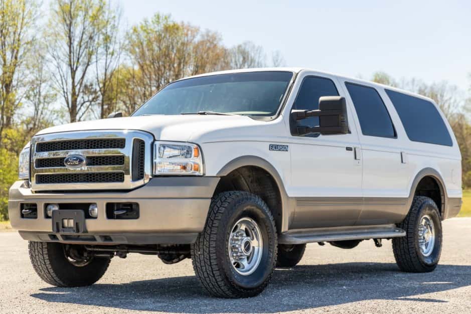 2005 Ford Excursion sold for $18,000
