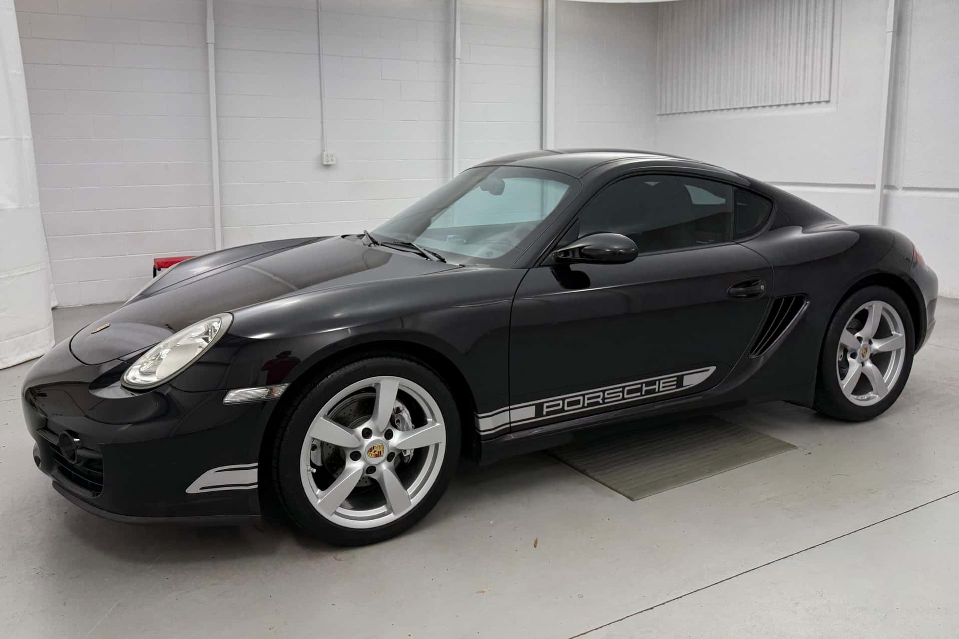 2008 Porsche 987 Cayman sold for $26,237