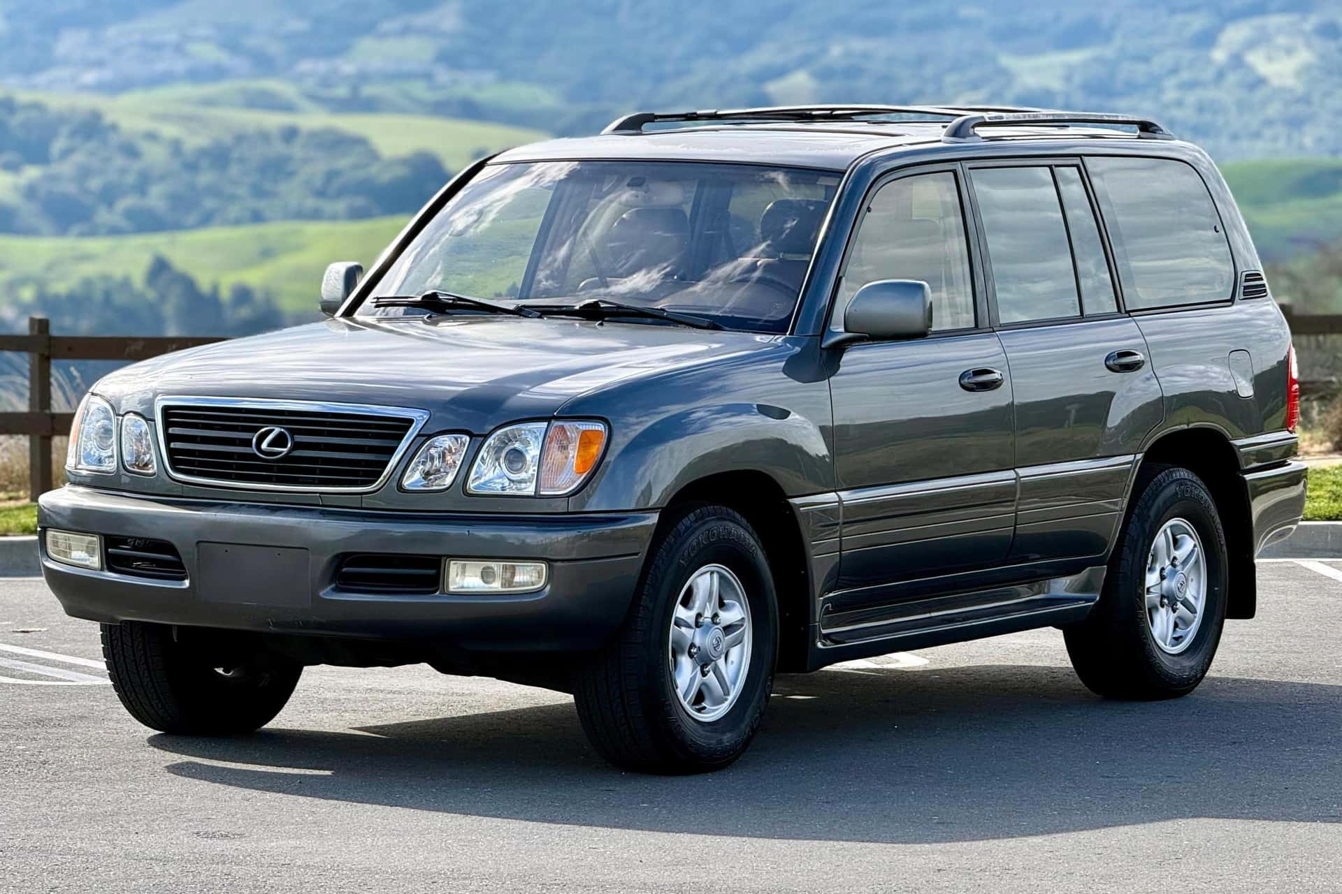 1999 Lexus LX sold for $10,200