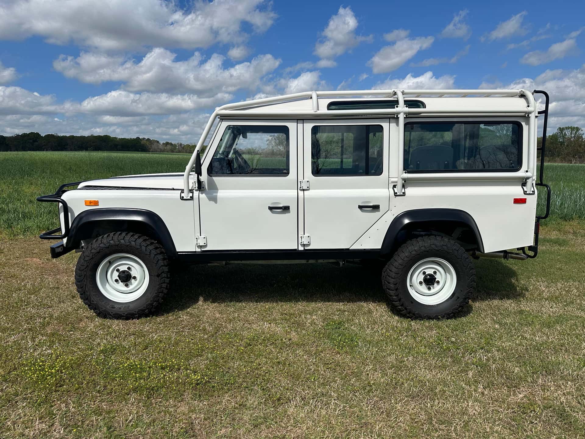 1993 Land Rover Defender sold for $70,500