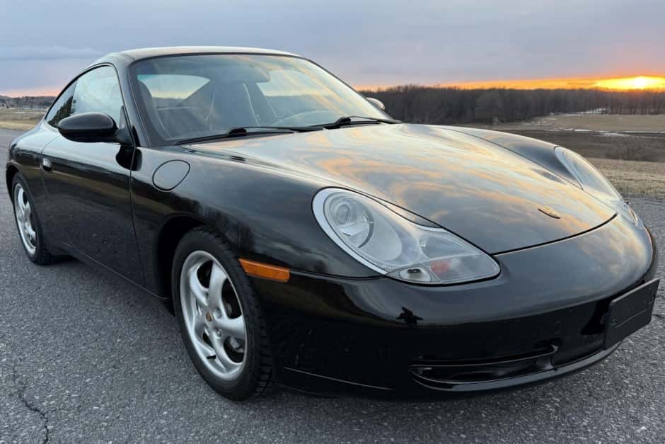 1999 Porsche 996 911 Carrera sold for $28,500