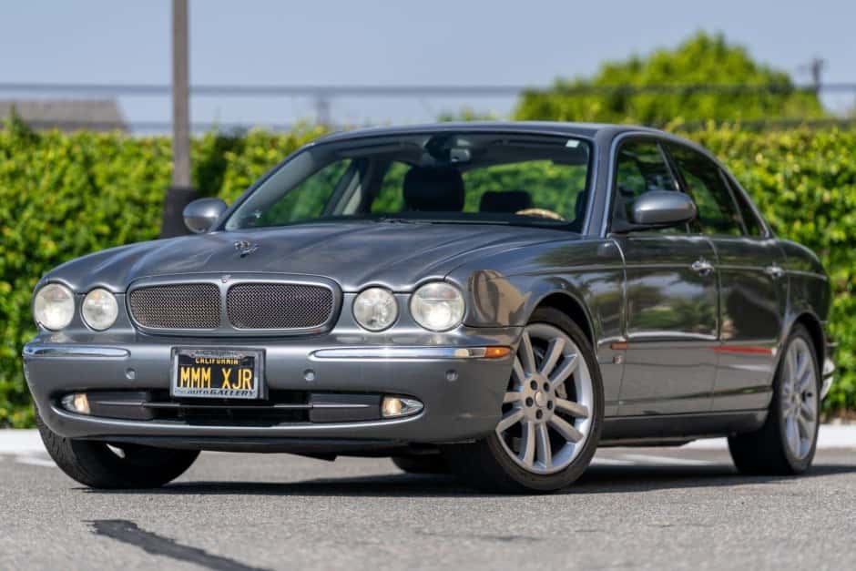 2004 Jaguar X350/X356/X358 XJR (2004-2009) sold for $10,000