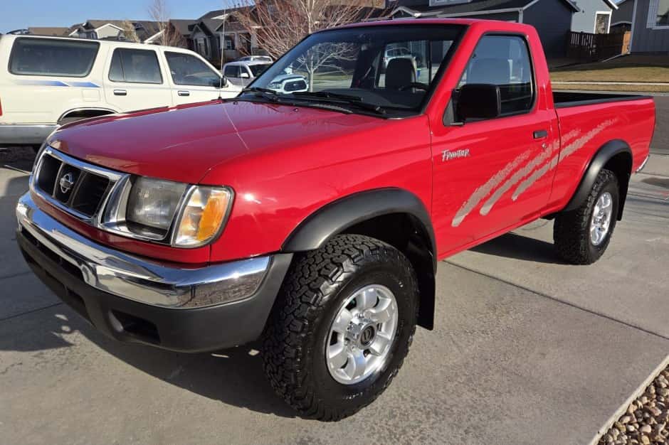 1998 Nissan Pickup sold for $16,505