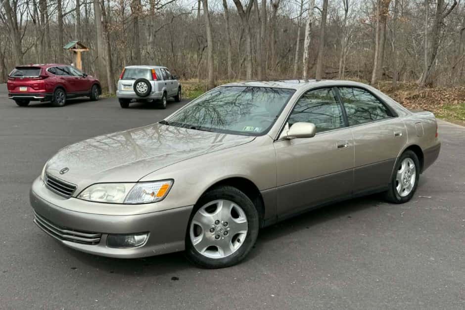 2000 Lexus ES sold for $6,499
