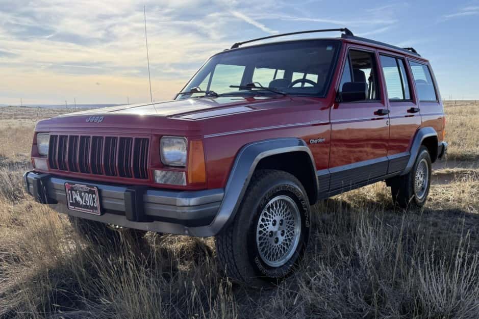 1996 Jeep XJ Cherokee sold for $7,700