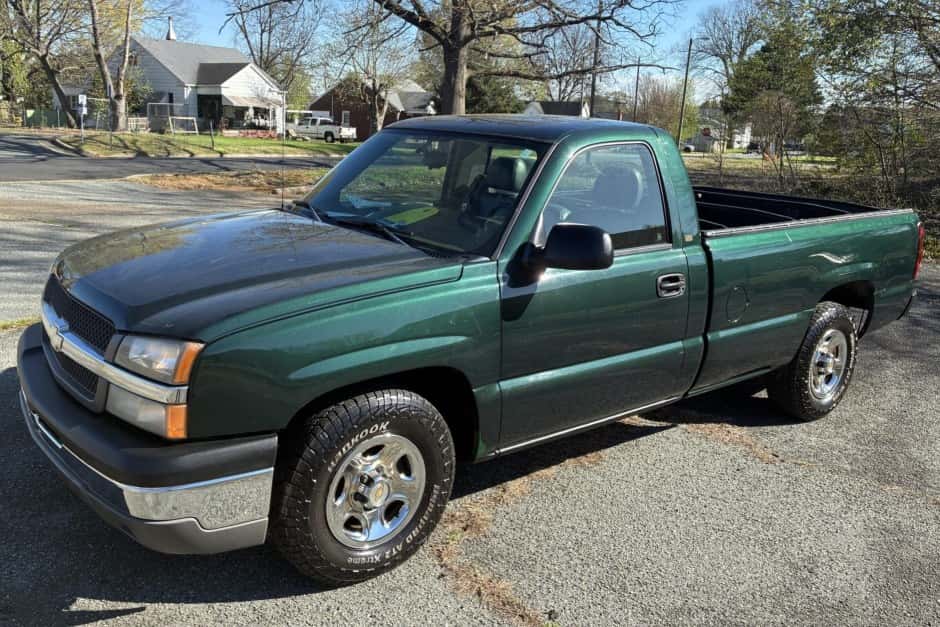 2004 Chevrolet Silverado GMT800 (1999-2007) sold for $6,200
