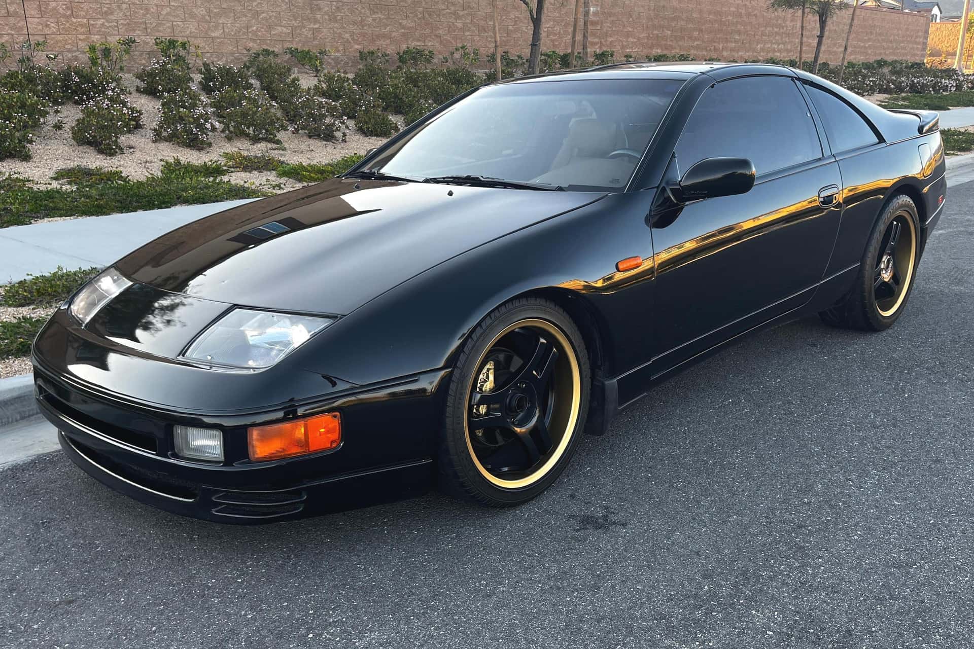 1990 Nissan 300ZX sold for $8,780