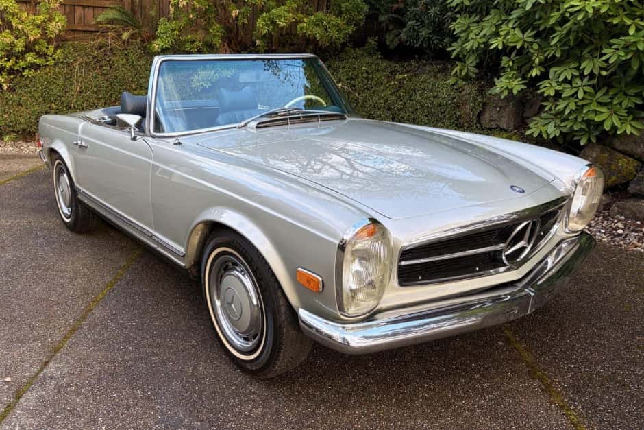 1971 Mercedes-Benz W113 SL sold for $122,000