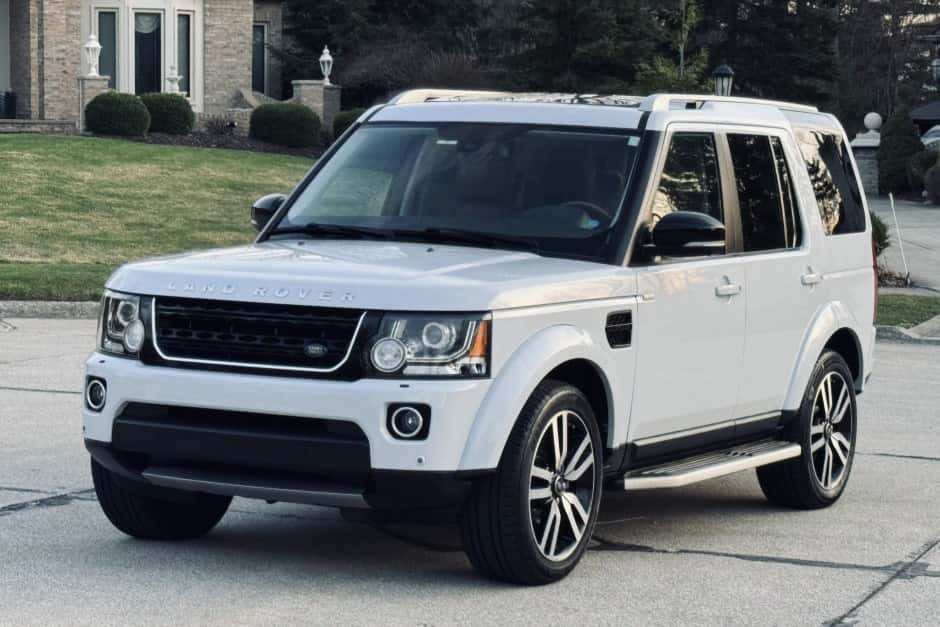 2016 Land Rover LR4 sold for $33,000