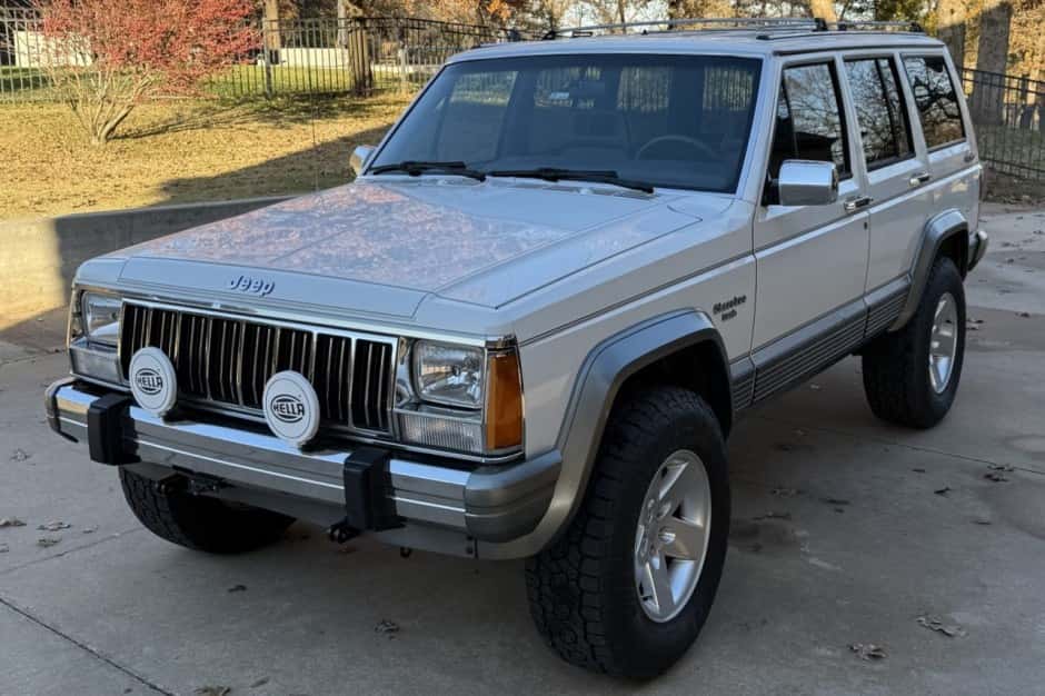 1989 Jeep XJ Cherokee sold for $15,250