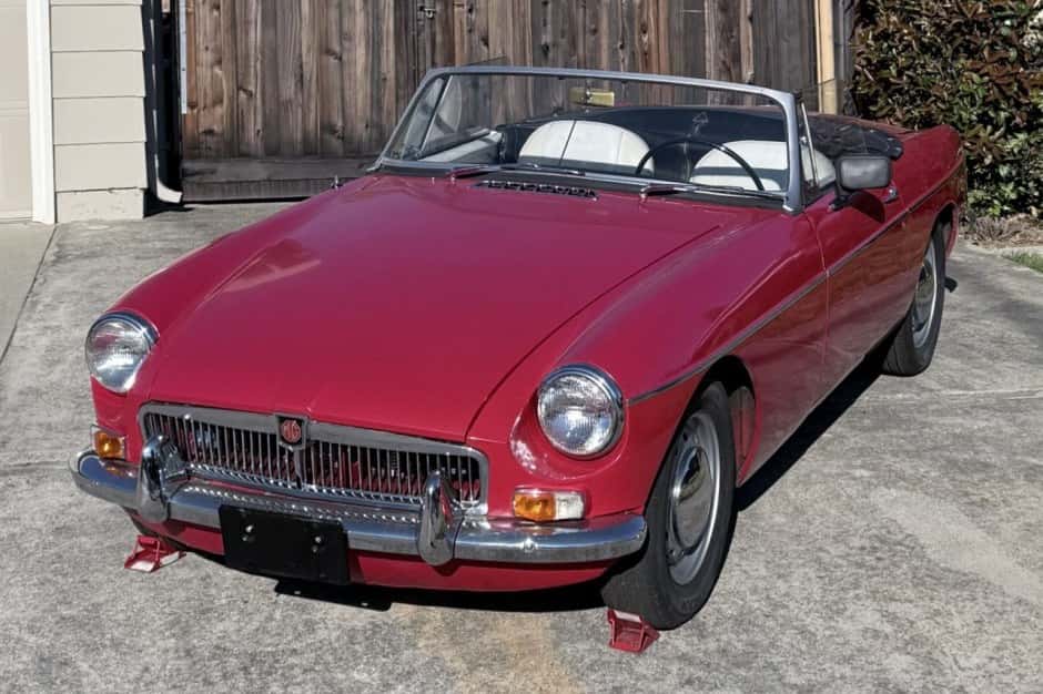 1963 MG MGB sold for $7,300