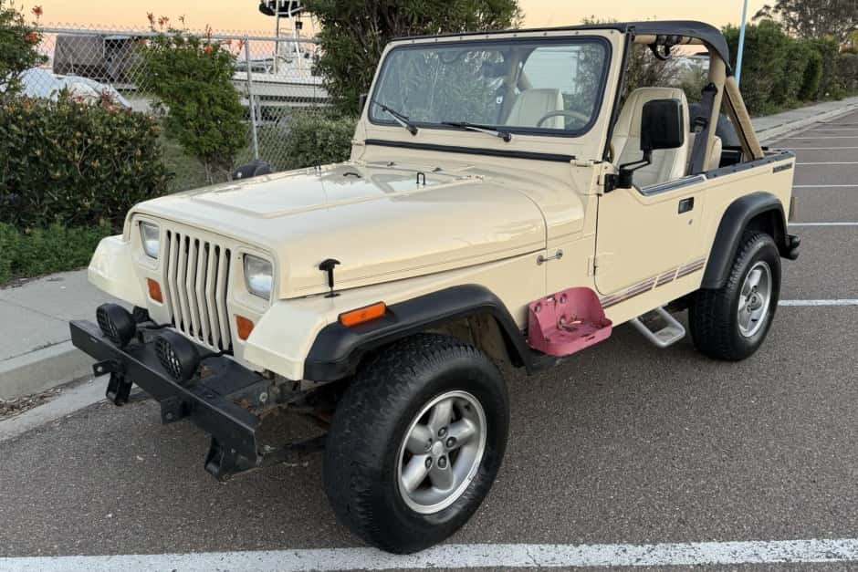 1990 Jeep Wrangler YJ (1987-1995) sold for $6,350